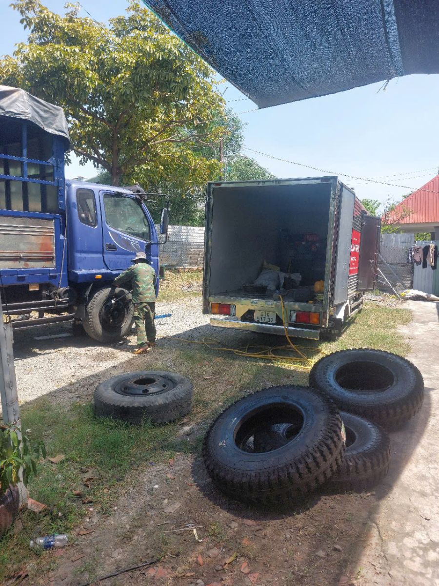 Thay lốp xe ô tô Bình Dương - TPHCM 24/24